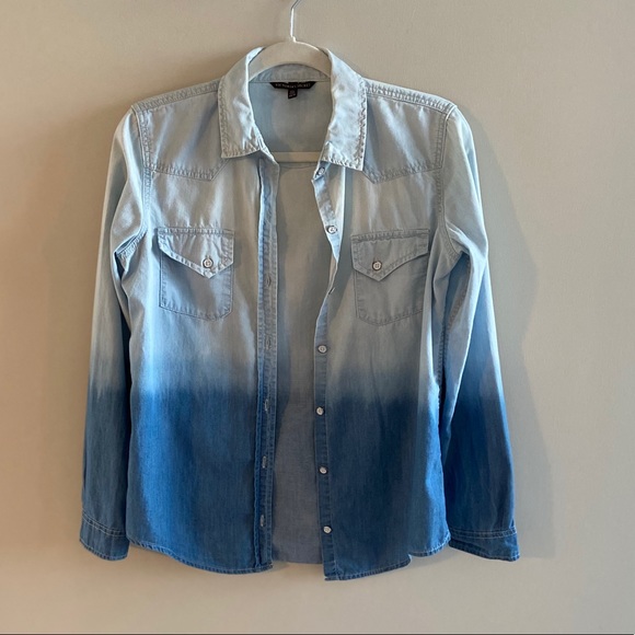 ✨SOLD✨ Ombré Denim Button-Down - Picture 5 of 11